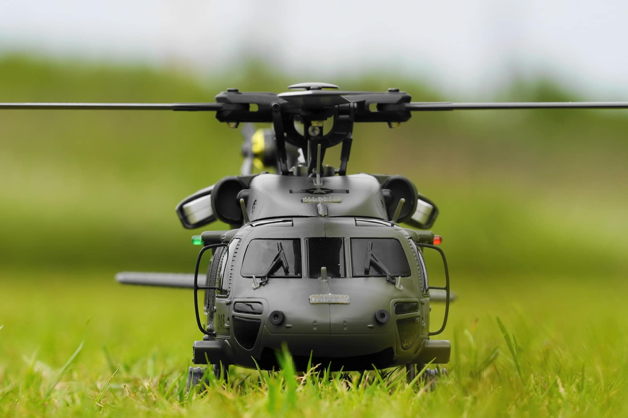 Uh 60 deals blackhawk rc helicopter